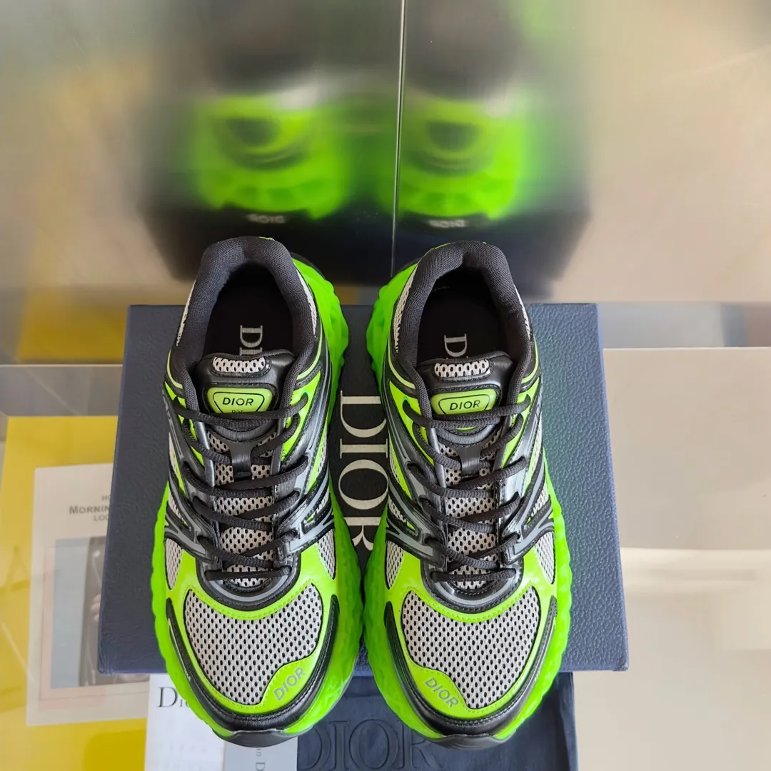 【DIOR】P:800💰 Men's 39-44. (Male 45.46 custom-made) Dior kawa Dior joint 2025ss casual sports shoes‼ ️ Reinterpret running shoes with dior’s haute couture style. b35 is made of fine-textured leather and mesh fabric materials. It can be worn in all seasons, is comfortable and breathable, and has many lines on the shoe body to outline details. It has a full retro three-dimensional feel and can create a casual look all year round!